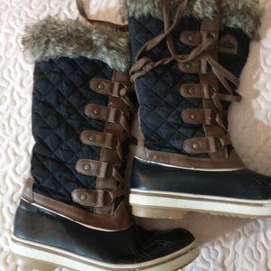 ALEADER LACE BOOTS..... EUC